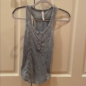Tank top with buttons
